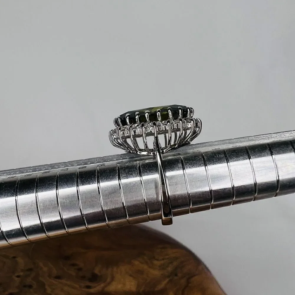 Vintage Ring Sz 6 Beautiful Olive Green Clear Crystal Oval Silver Plate 4229